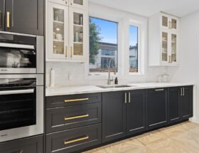 Kuchnia na wymiar w jednym z mieszkań w Warszawie