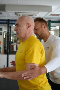 Trener personalny Warszawa Body Movement dopasowuje intensywność treningu indywidualnego do poziomu energii podopiecznego.