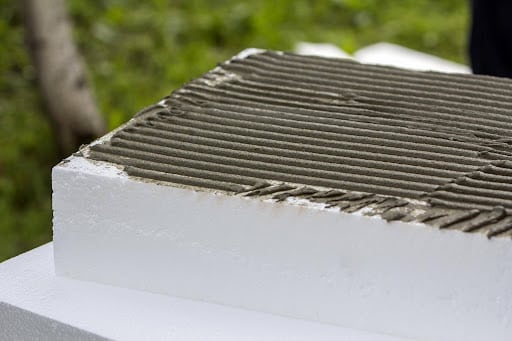 minimalna grubość styropianu, izolacja elewacji, styropian elewacyjny